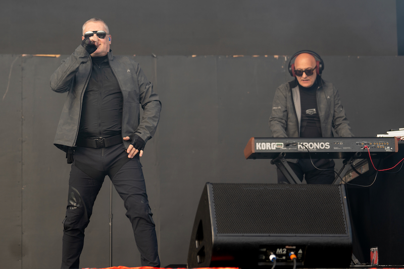 front242 - 01